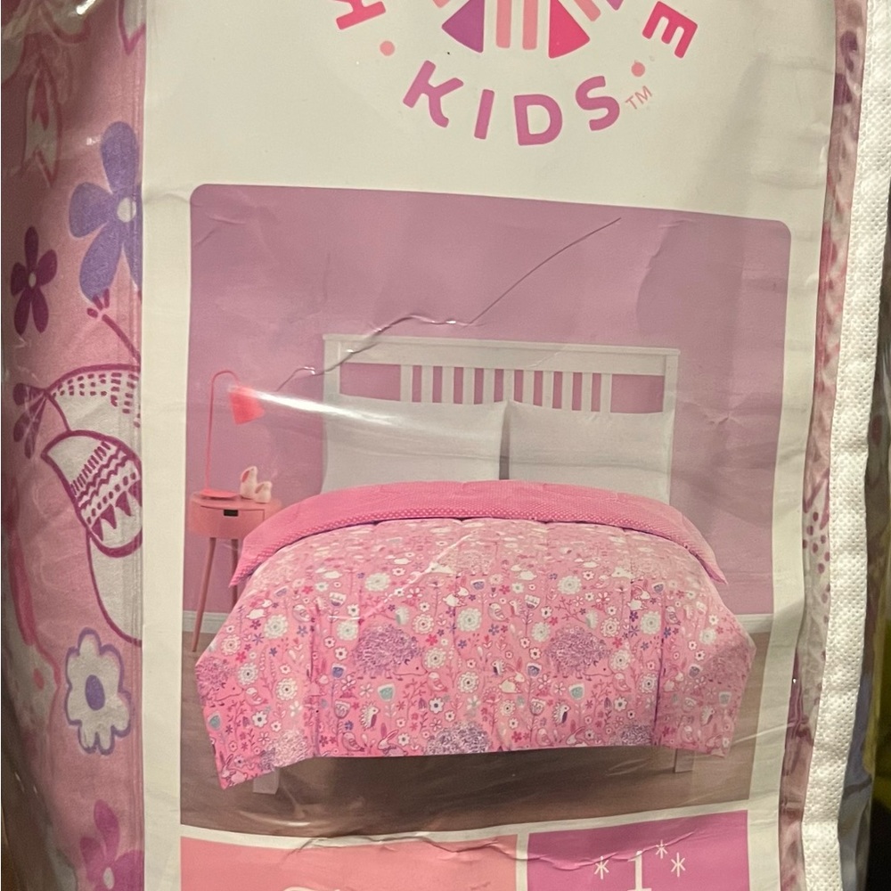Microfiber comforter in new condition.